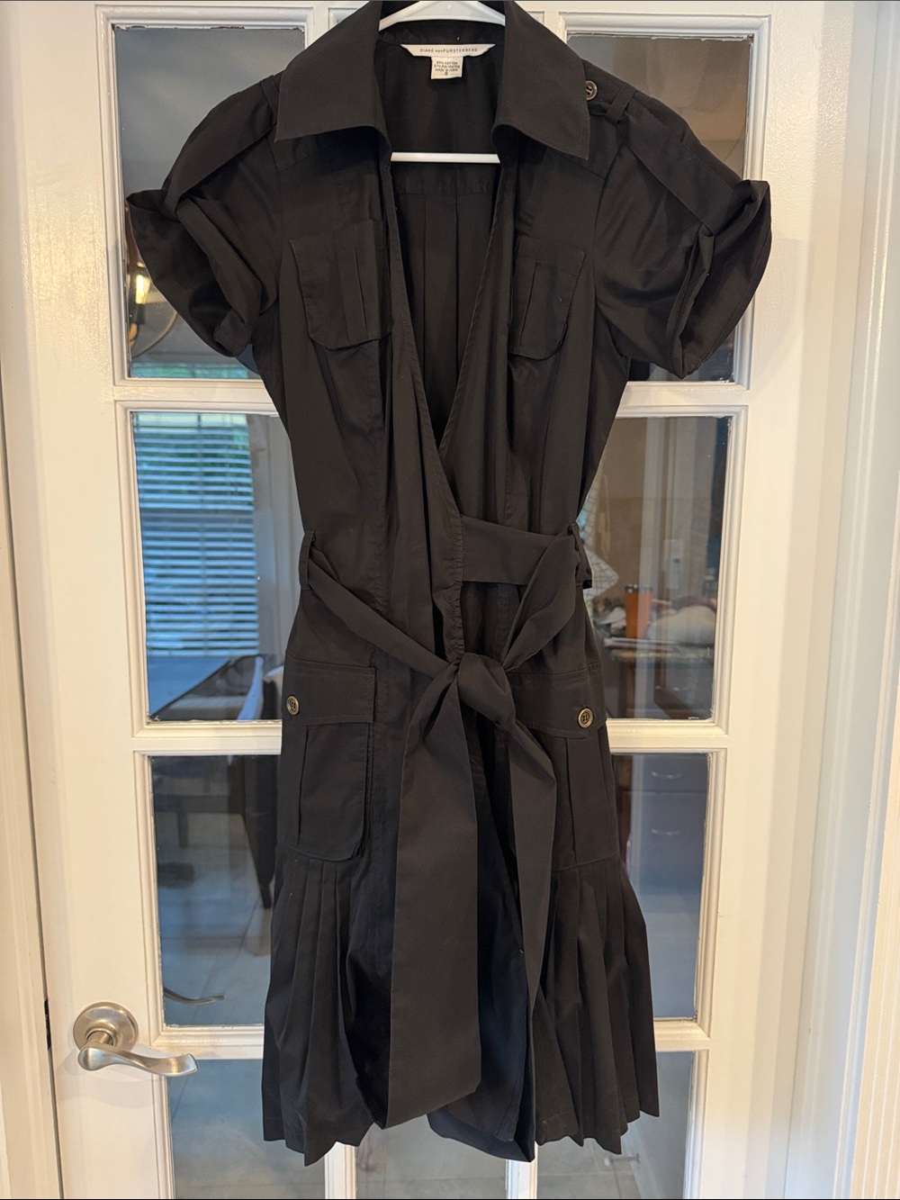 Diane von Furstenberg black utility Safari dress size 8 excellent condition